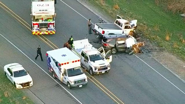 少年高速开错车道 迎面撞货车致一家六口身亡