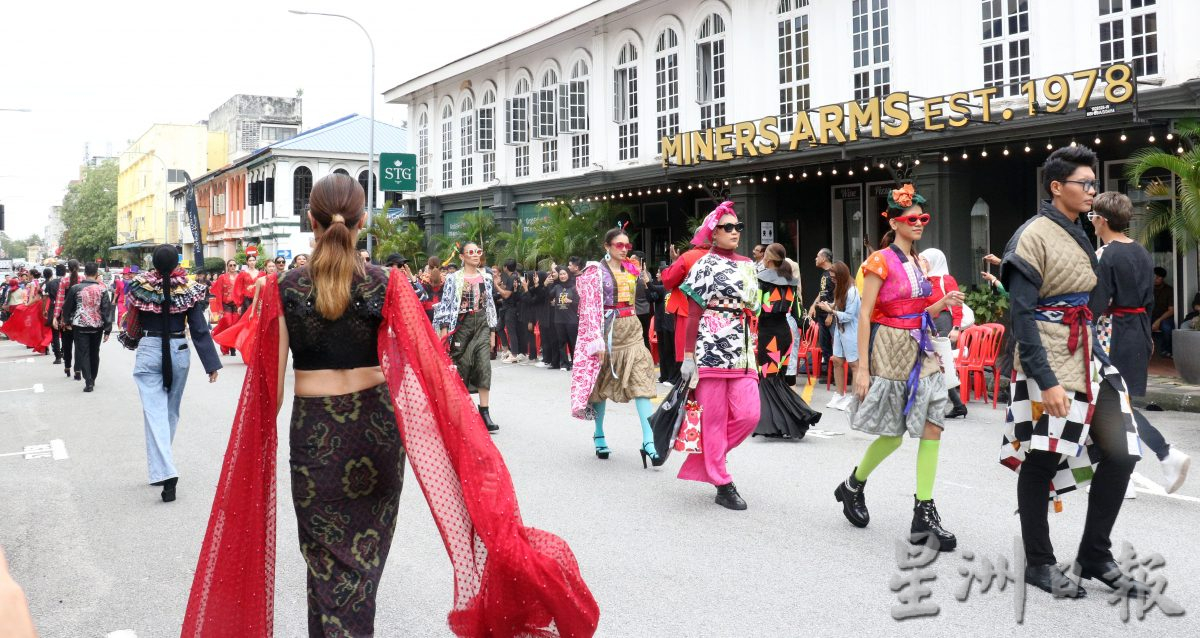 怡保国际时尚周 旧街场街头时装秀吸睛