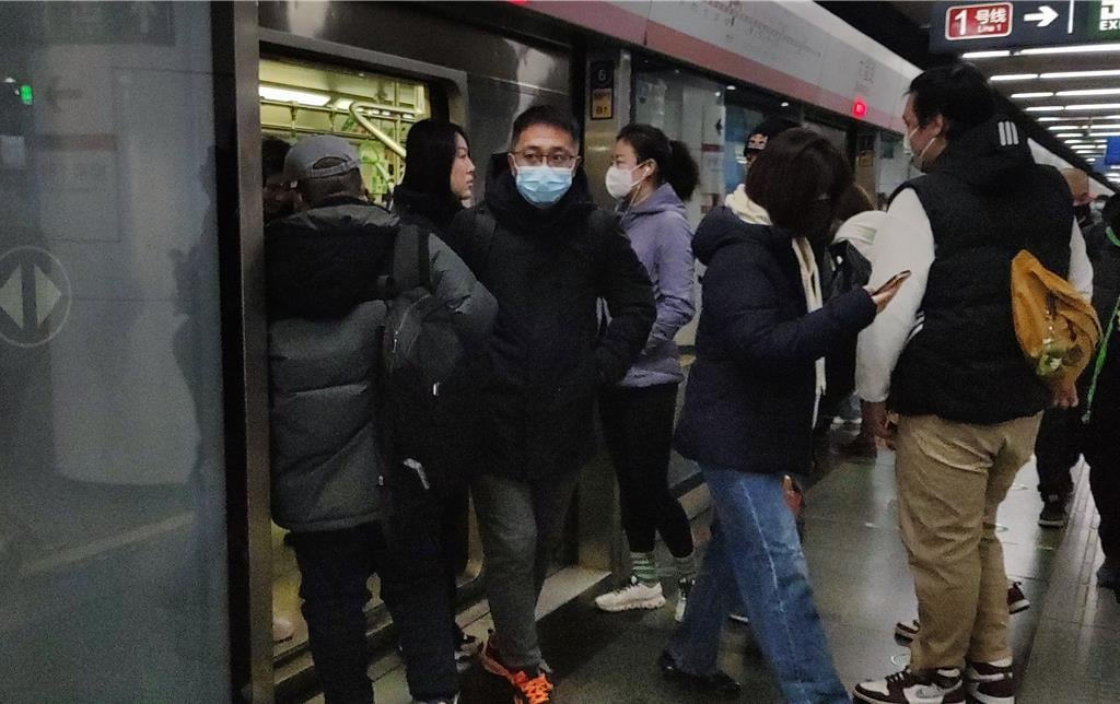 急性呼吸道疾病升温 北京又重新戴回口罩了