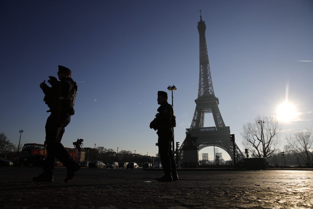 恐怖分子威胁加大 法国加强跨年夜保安