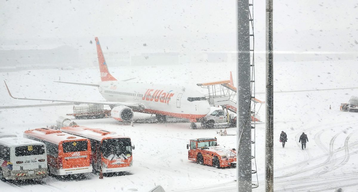 暴风雪影响 韩日交通大乱
