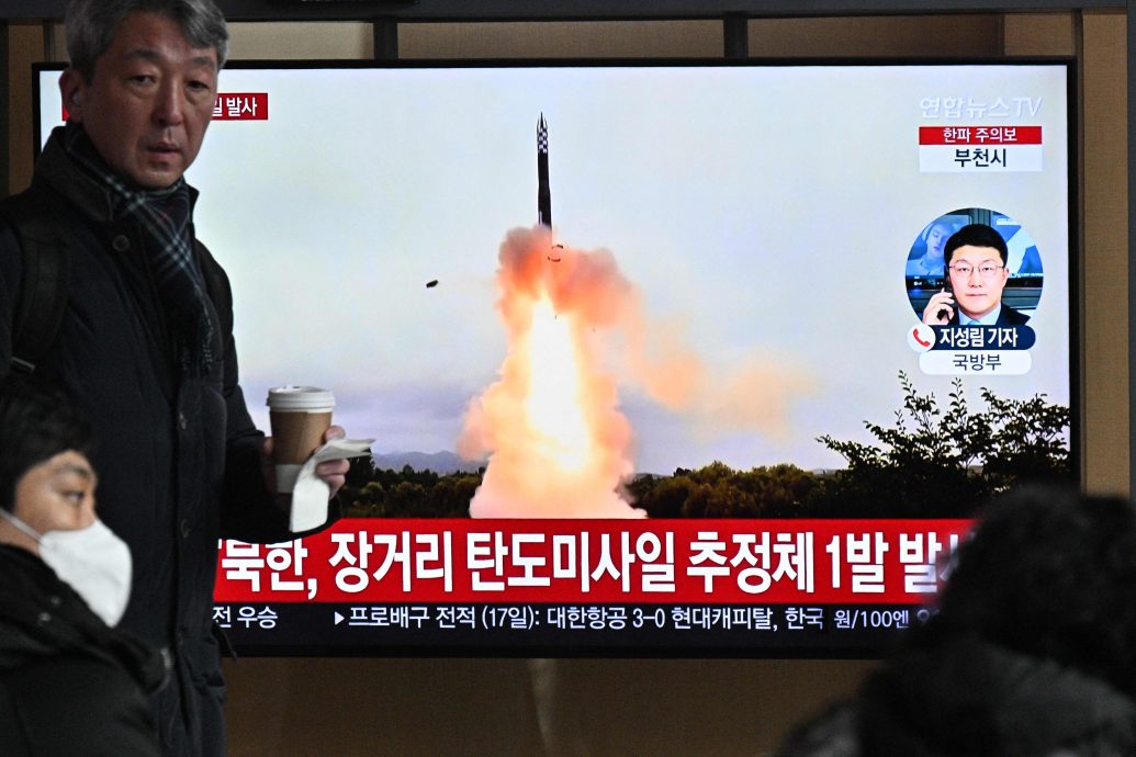 朝鲜12小时内再射导弹　向东部海域发射疑似洲际导弹