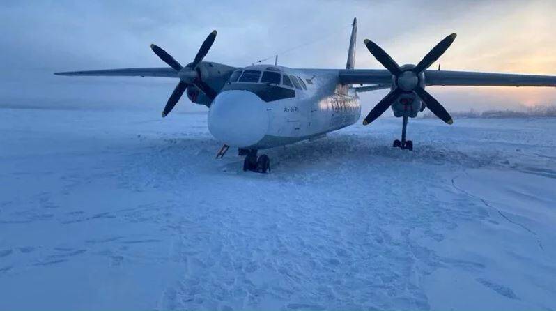 机师出包错过跑道 俄罗斯客机迫降冰河正中央