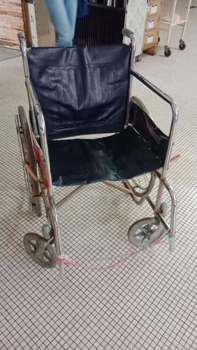柔： 病患申诉医院轮椅破损不堪  林添顺：院方将检查 报销损坏轮椅