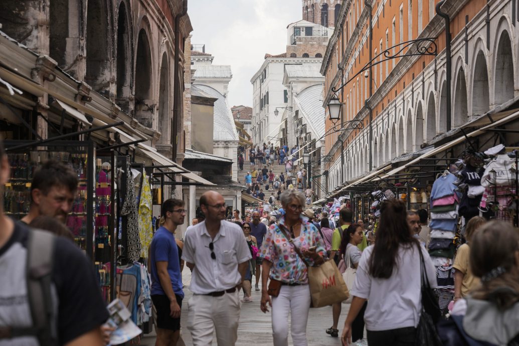 水都威尼斯将推新规 限制旅游团不超25人禁用扩音器
