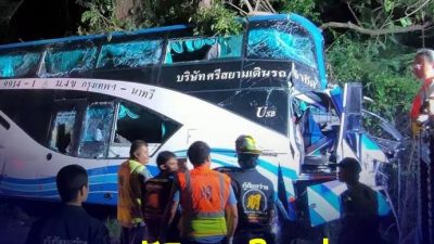 泰国旅游大巴遇车祸致14死35伤