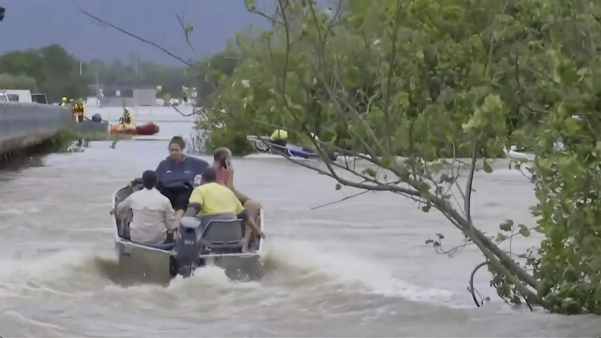 澳洲东北“毁灭性”大洪水 逾300人惊险获救