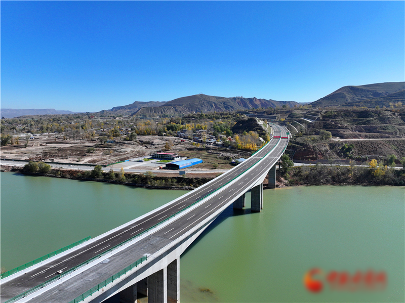 甘肃6.2地震　黄河大桥出现裂缝 |