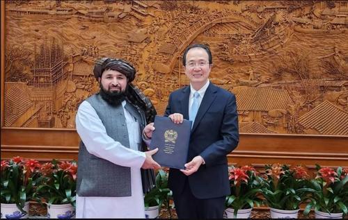 看世界)中国接受阿富汗塔利班派驻大使 创全球首例