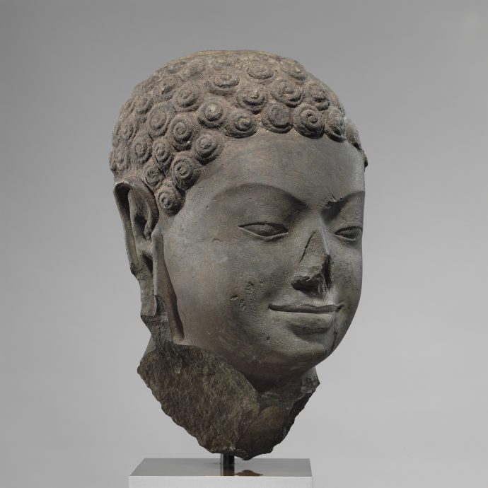 纽约大都会博物馆将归还十余件柬埔寨古文物