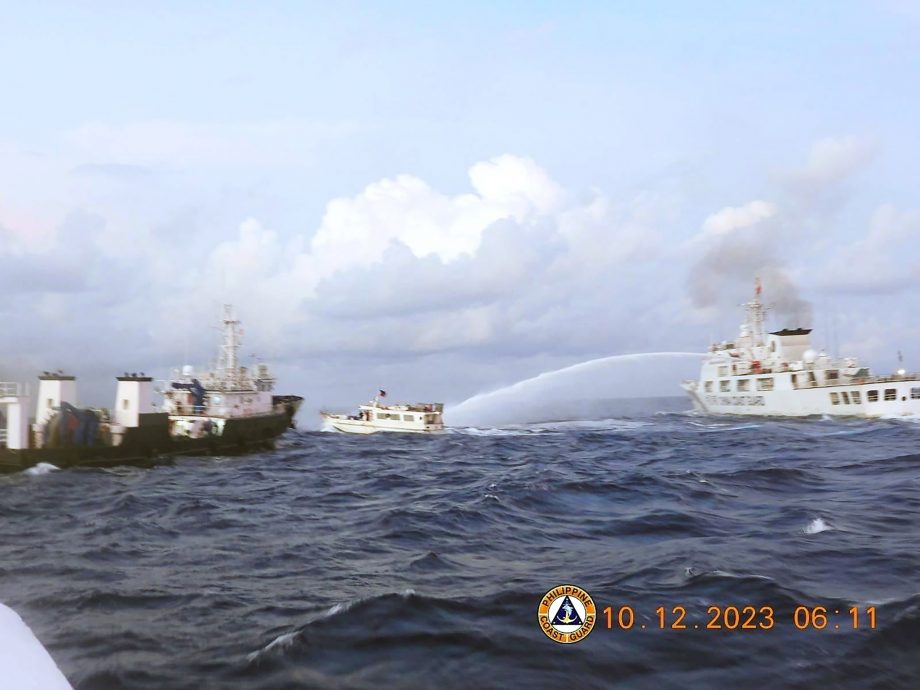 菲律宾外交部就南海船只碰撞事件传召中国大使提出抗议