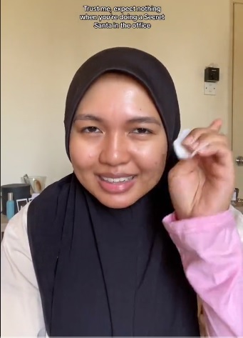 视频|圣诞交换礼物低于RM40预算  女子收到喊“太伤心”