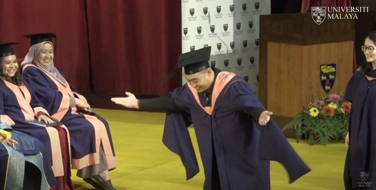 视频|欢乐又创意  马大毕业生舞着领证书
