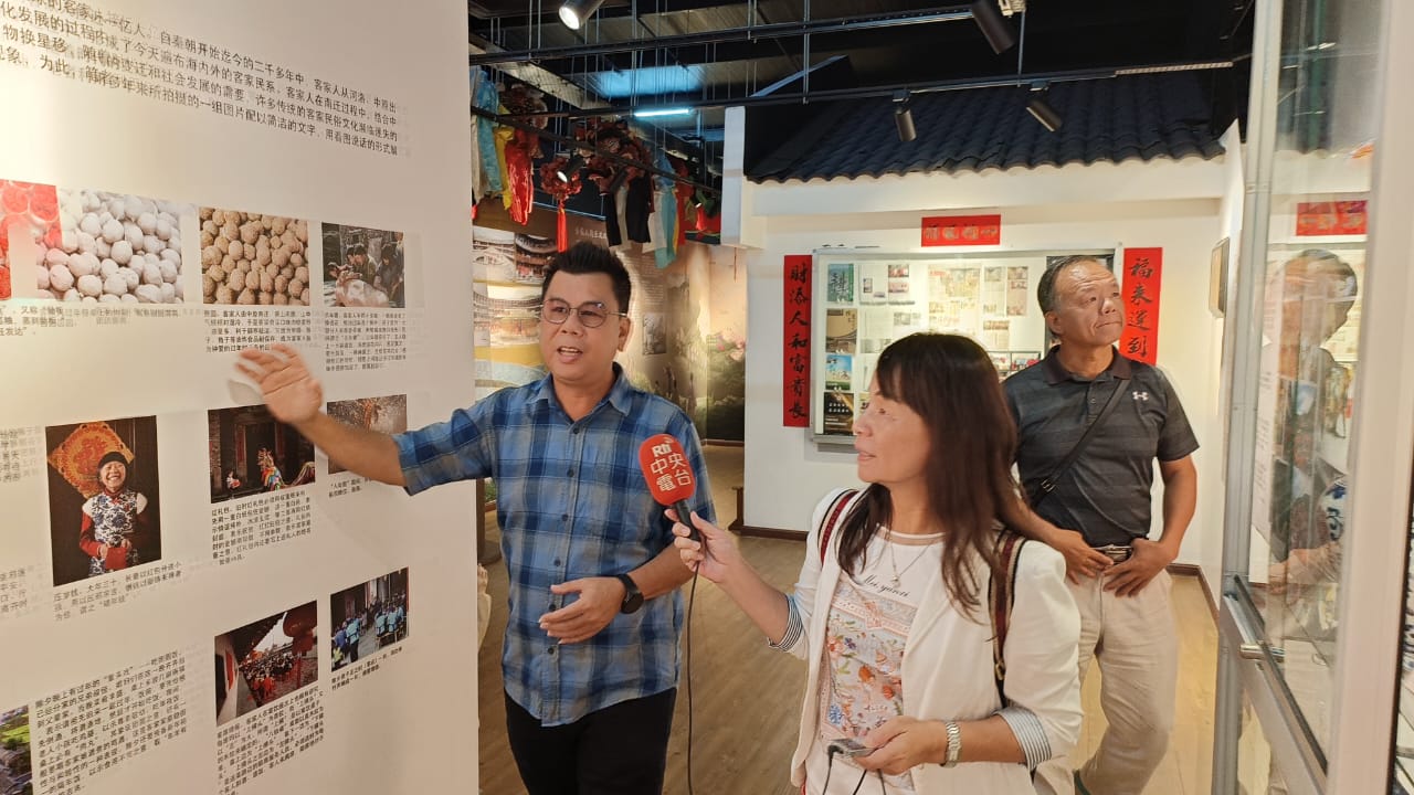 适耕庄客家公会文物馆完成后迎来台湾中央电台客家频道的访问