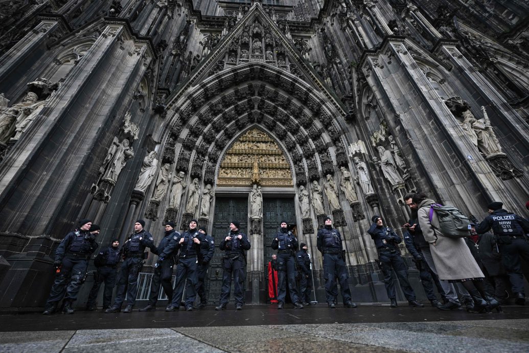 防跨年夜恐袭 德国科隆大教堂增武警驻守