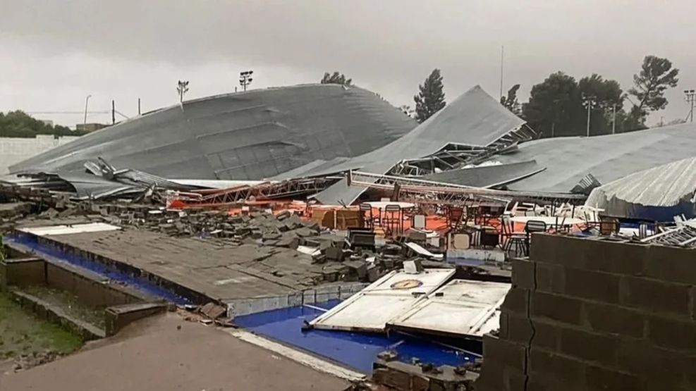 阿根廷一家体育俱乐部屋顶坍塌酿13死
