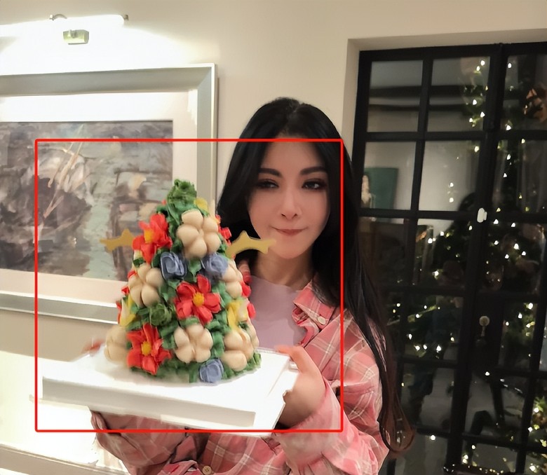 黄晓明带女友开派对 ​同款蛋糕IP泄行踪