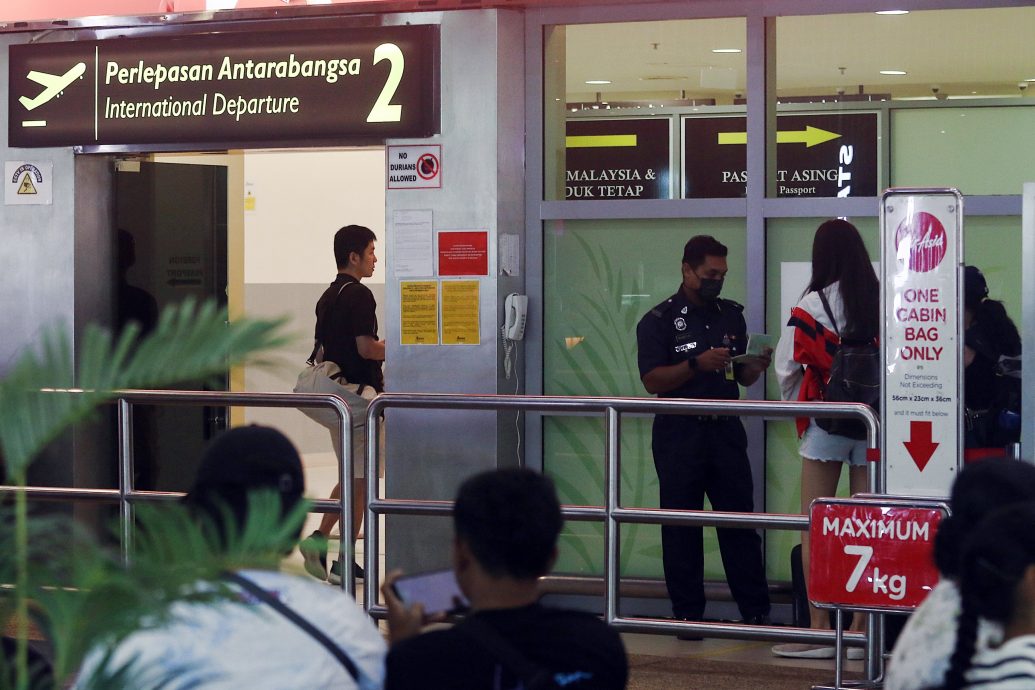 （全国版）内长：会尽快设法处理槟城国际机场大排长龙事件