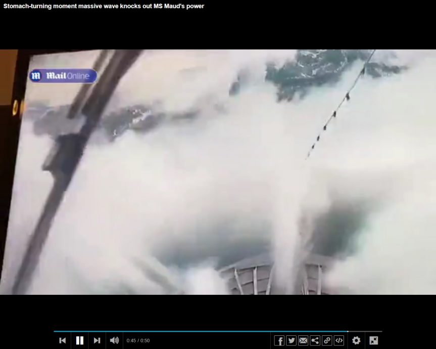  （视频）挪威邮轮遇巨浪窗户爆裂失去动力 乘客：我以为船要倾覆了