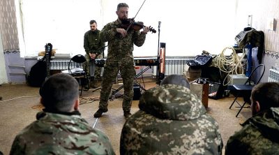 Live music offers respite from Ukraine trench life