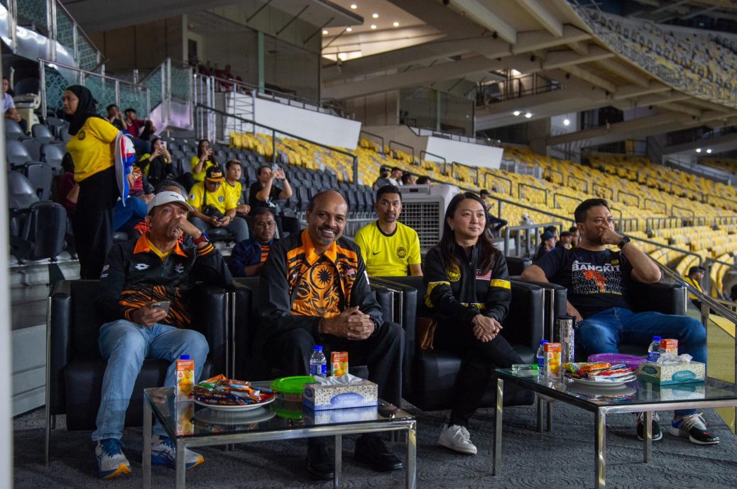 上千球迷熬夜集聚国家体育场  “一起为马来亚虎打气！”