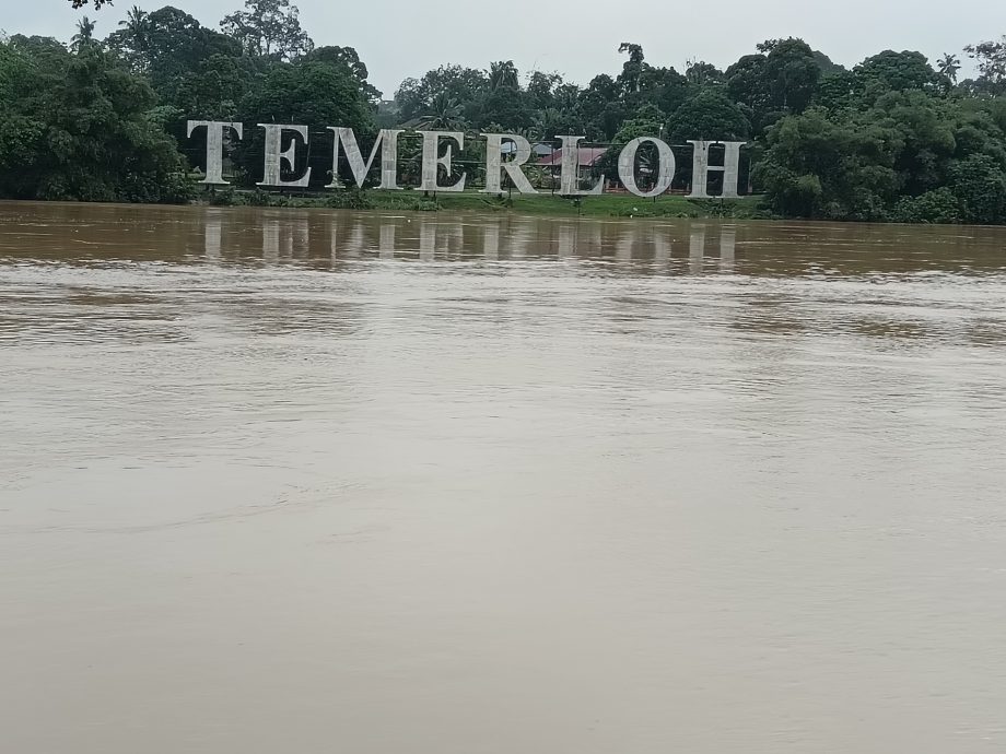东：近日来连绵不断的雨水，彭亨河河水虽然高涨，但河水水位目前仍处于正常水平。