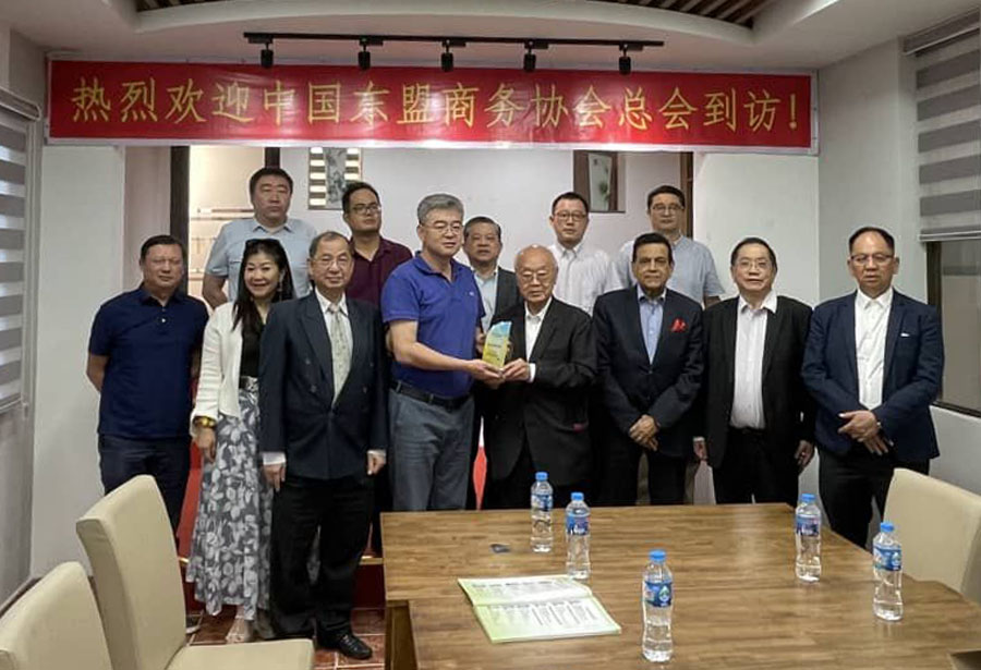 中国—东盟商务协会总会长丹斯里林玉唐率团拜访越南的新闻稿