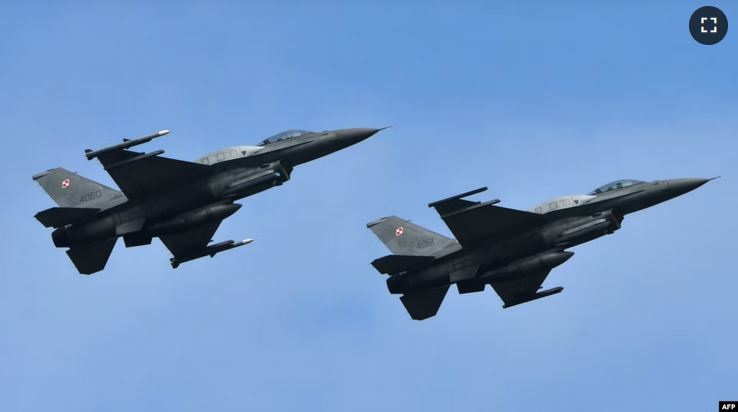 俄罗斯空袭乌克兰后 波兰派遣F-16战机前往边境