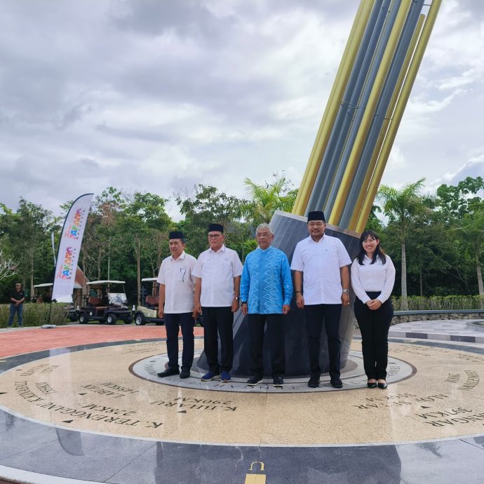 全：淡马鲁——马来西亚半岛中心点公共公园开幕 元首：可作教育性地标
