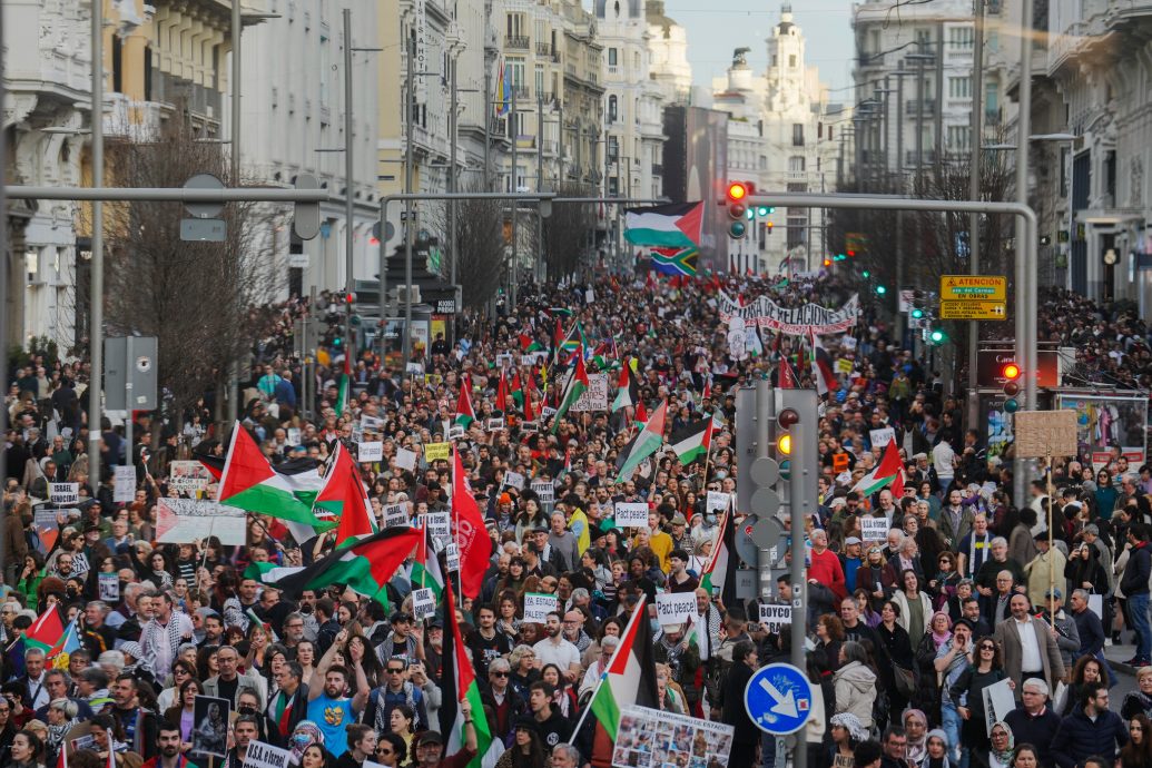 力挺国际法院 西班牙万人游行反对以色列种族灭绝