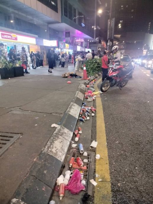 吉隆坡跨年后遍布垃圾