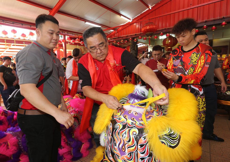 大都会 /马来西亚制龙体育会庆5周年，为12醒狮和其他套件进行点睛开光/  6图  