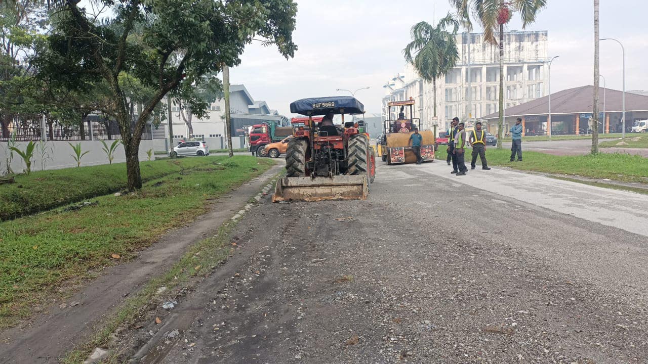 大都会/巴生市议会升格在即，市议会加紧修补道路！