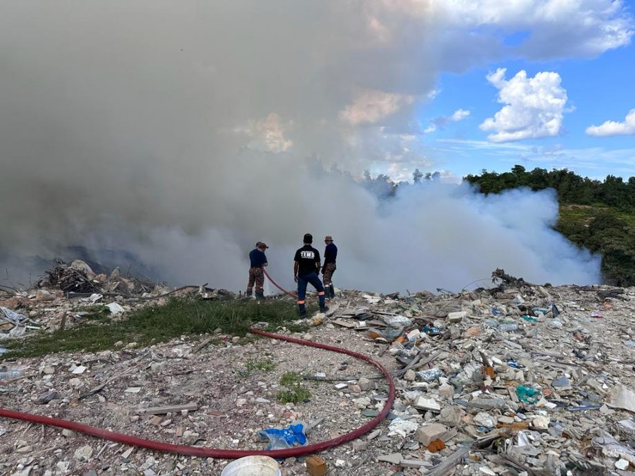 大都会/蕉赖皇冠城非法垃圾场被怀疑遭纵火
