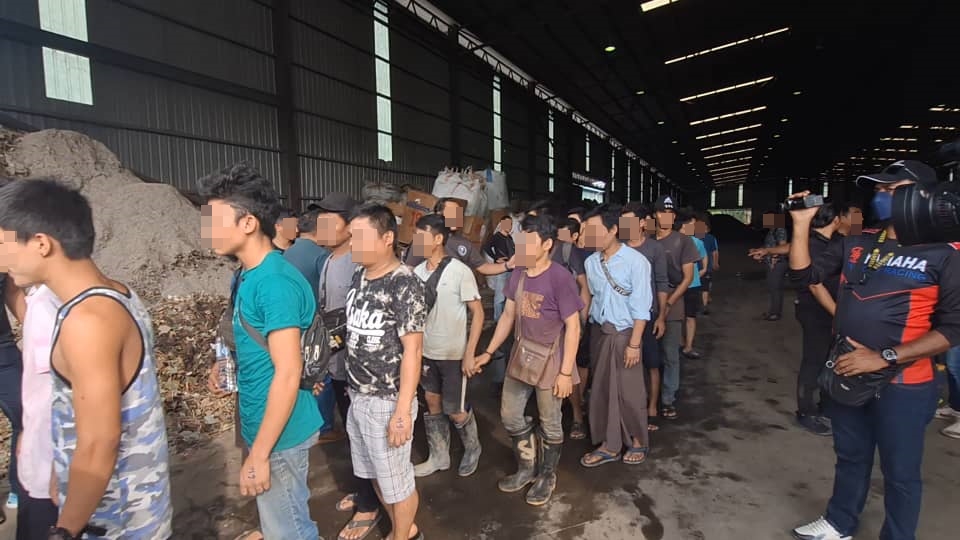 大都会/警方取缔直落昂非法工厂救出4名缅甸少年男女
