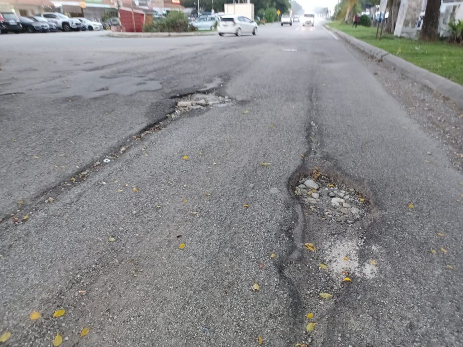 大都会/锡米山地区路洞处处，民众怕“踩地雷”