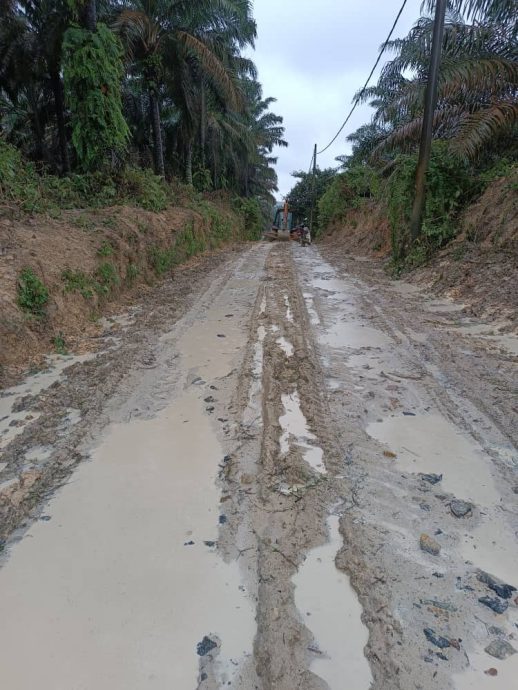 **已签发**柔：持续豪雨侵袭 拉央拉央马华芭路陷沟塌