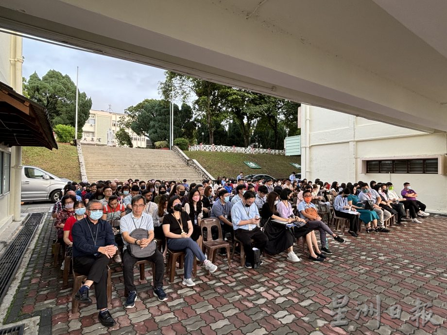 **已签发**柔：教育版头条：宽中三校启动教学体制改革计划，郑振贤：望学生及家长配合