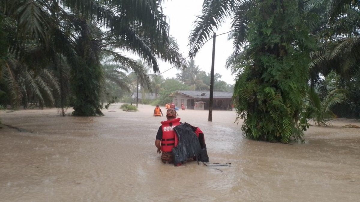 **已签发**柔：豪雨致河水泛滥，29人分迁巴西古当及乌鲁地南民众礼堂