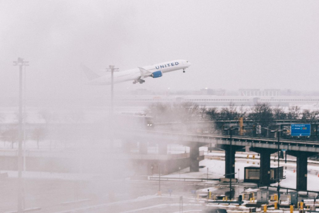 强大冬季风暴来袭美国中西部急冻 7500航班取消延误 