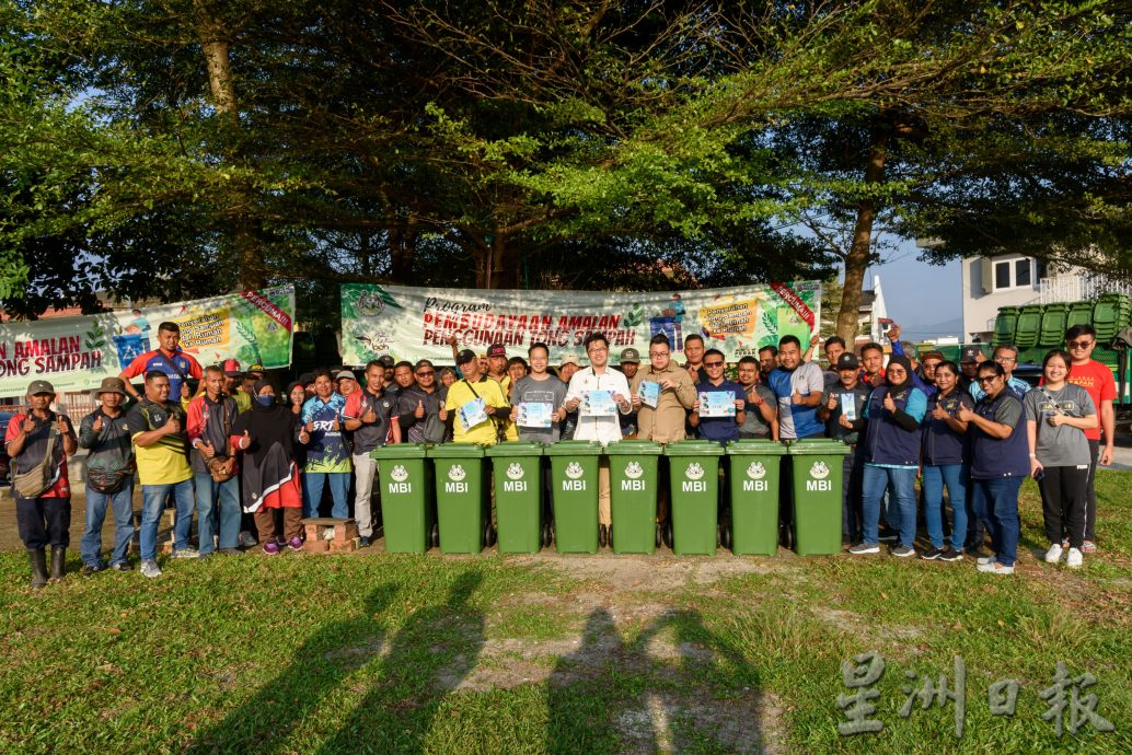 怡市政厅免费分发  1200垃圾桶送6住宅区居民