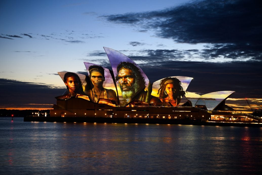 拼盘） 原住民人物现悉尼歌剧院 澳人国庆日受促反思铭记