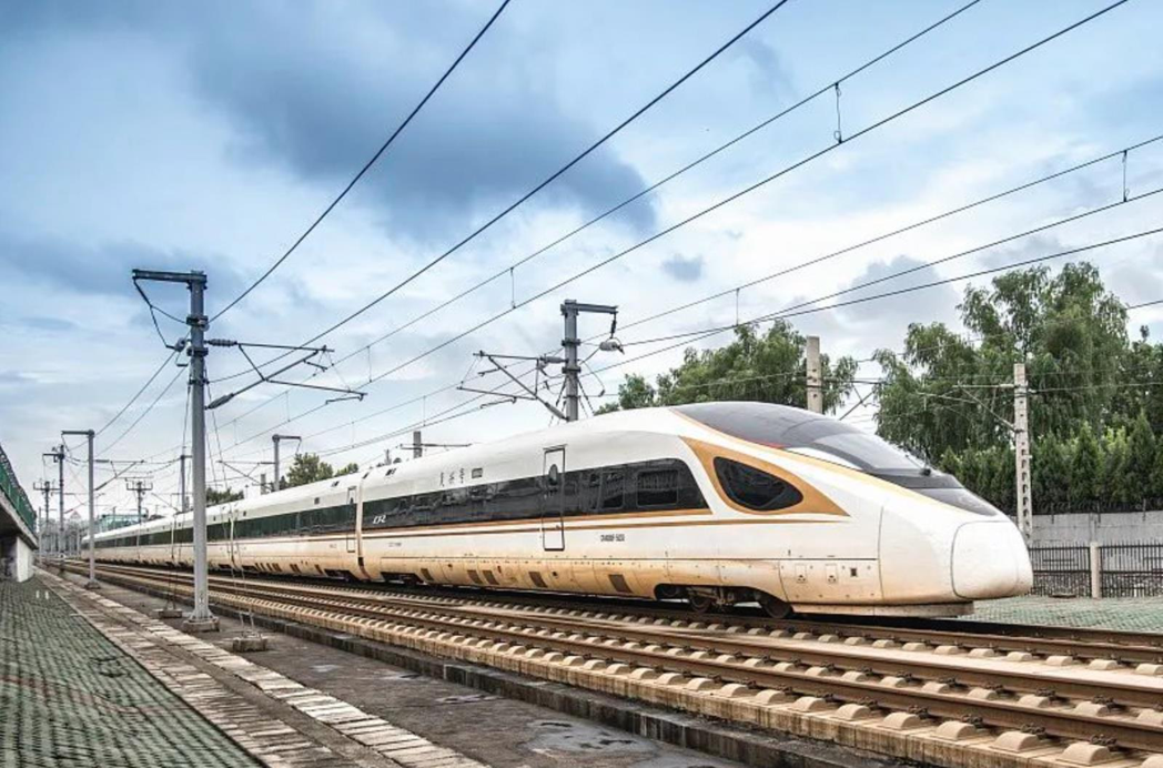 时速450公里…全球最快高铁明年启用 京沪2.5小时直达