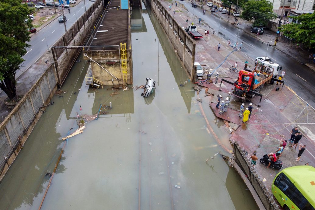 暴雨袭里约热内卢 洪水酿11死