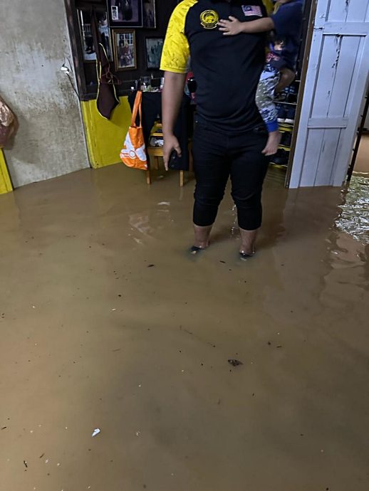 柔： 一场骤雨闪电水灾  古来县逾10户淹水