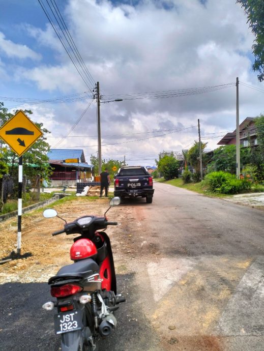 柔：新闻： 麻巴口又有摩托匪抢金链  匪骑蓝色摩托车 村民要警惕