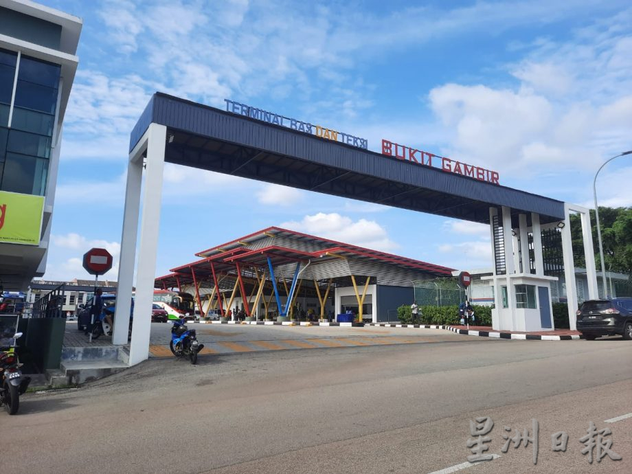 柔：新闻：武吉甘蜜综合车站启用  迎30和谐巴士乘客