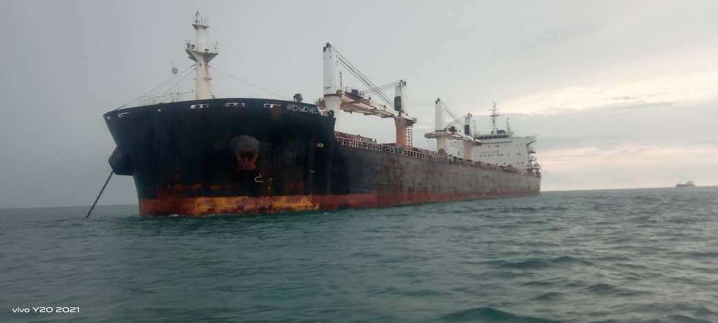 柔：载有1500吨大米货船  非法停泊峇海域遭扣留