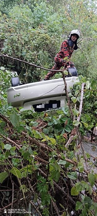 柔：雨中行駛失控撞落山谷  ​共車母子4人皆受傷