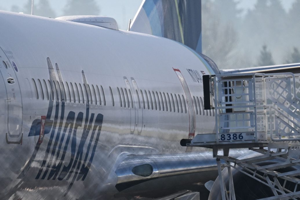 检查发现机队多架波音737螺栓松动  阿拉斯加航空CEO“我很生气”